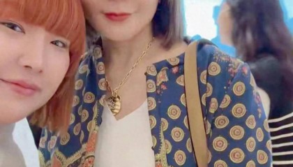 关之琳一身黄金惊艳众人,63岁活成霸气女王,网友的评论炸锅了