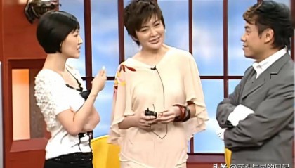 62岁关之琳现身韩国,脸部馒化颧骨凸出,戴黄金手镯穿名牌好贵气