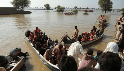 洪水肆虐,巴基斯坦已疏散逾200万人,超900人死亡,未来几天人数或还会上升