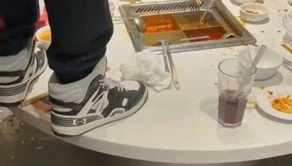 海底捞“小便门”涉案者父母被判赔220万元,律师:明确监护人责任,合理确定赔偿