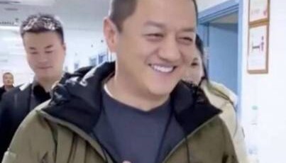 李亚鹏现身嫣然医院透露新址进展：带公园的！