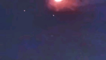 应急局回应山东现不明飞行物被击落,夜空中两光相撞爆裂瞬间曝光