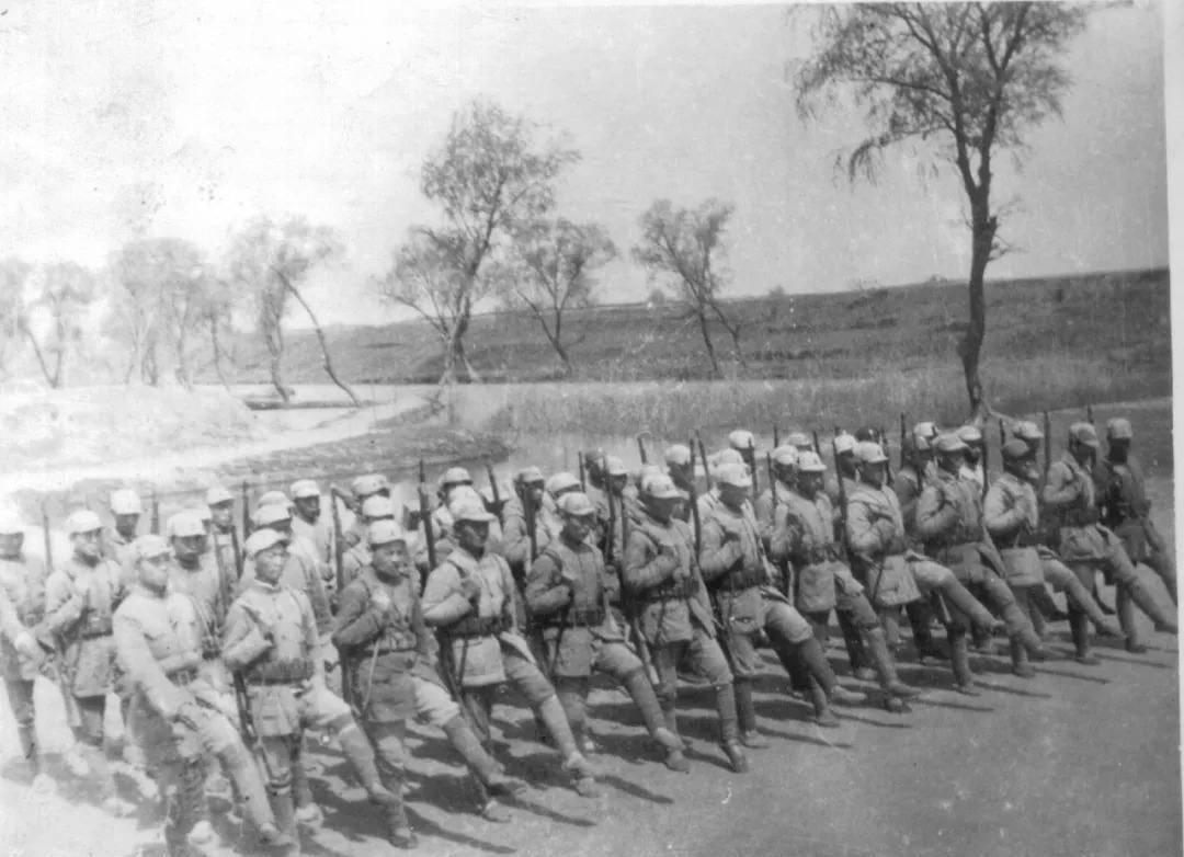 1942年为参加七大,刘少奇如何连闯103道封锁线回到延安?