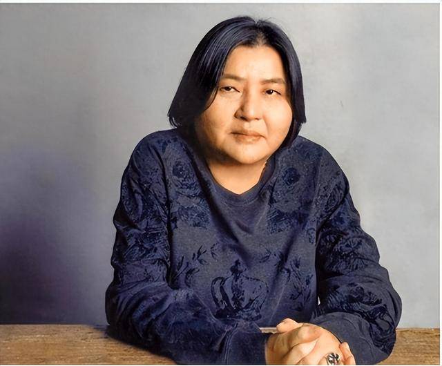 突发！香港知名经纪人卷入侵占8亿遗产风波，帮知名女星养大儿子