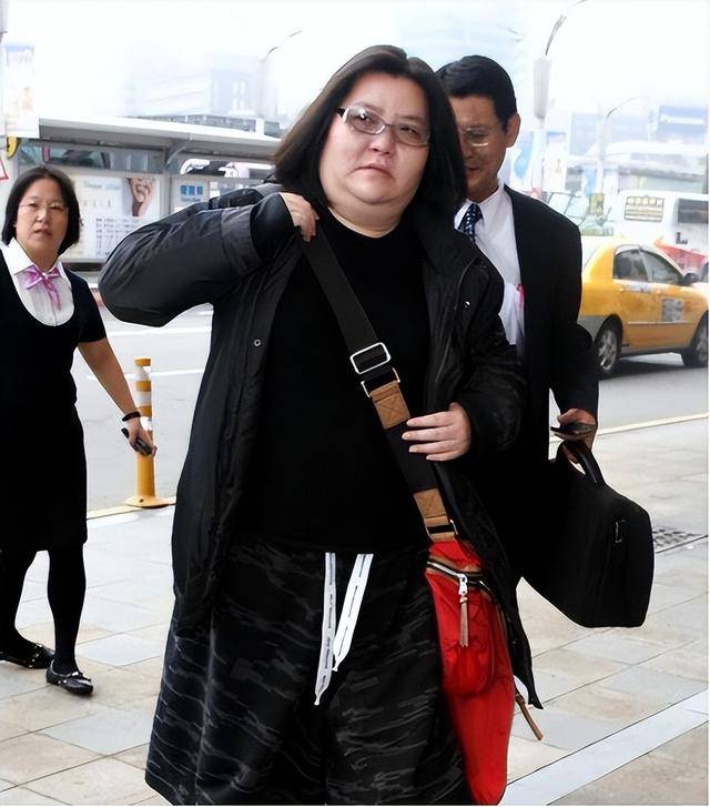 突发！香港知名经纪人卷入侵占8亿遗产风波，帮知名女星养大儿子