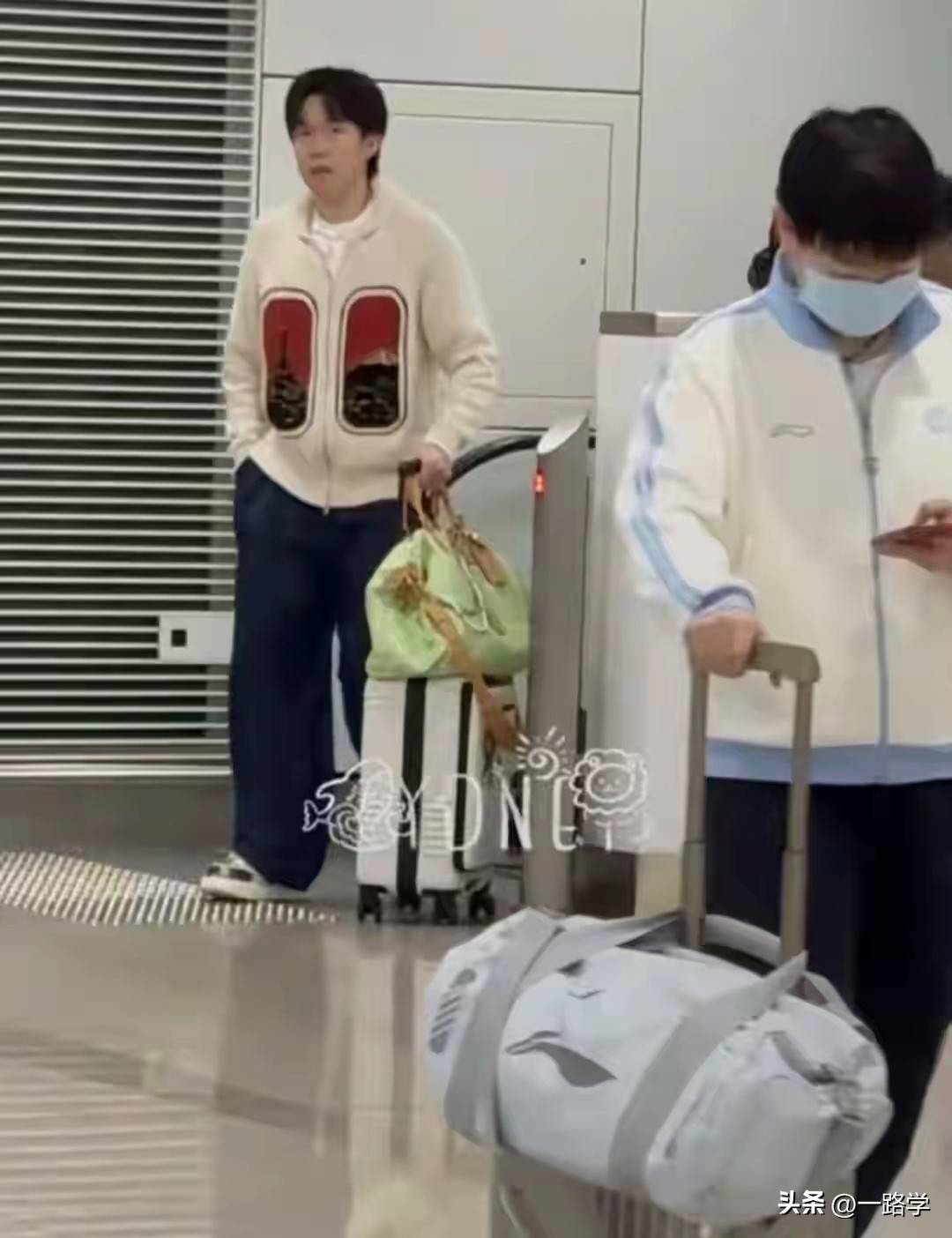 国乒香港转机，王楚钦被保安问经纪人在哪？