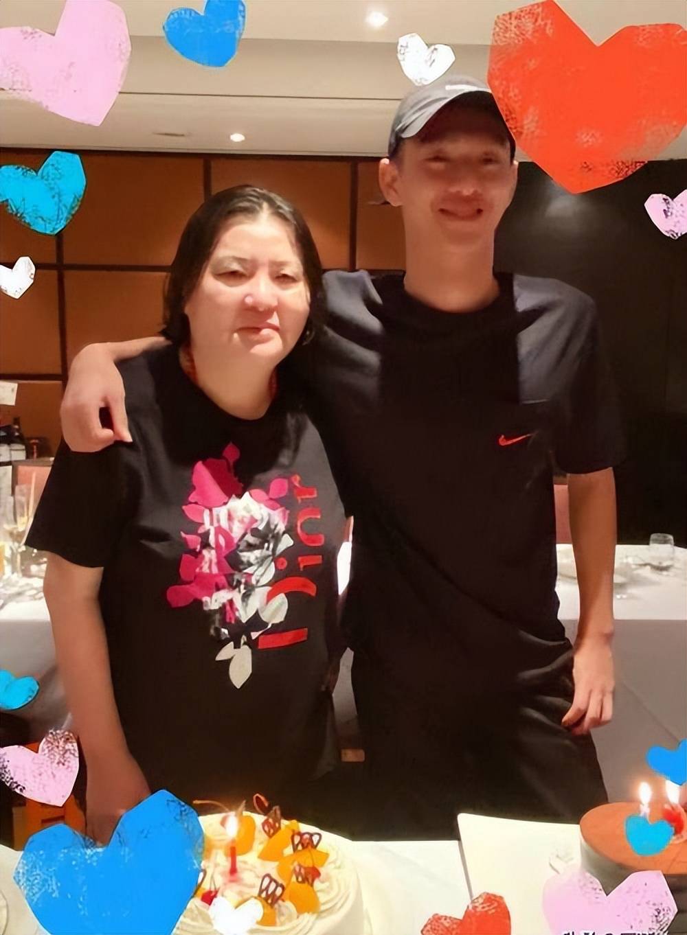 难受！香港知名经纪人卷入8亿遗产风波，帮闺蜜养大儿子