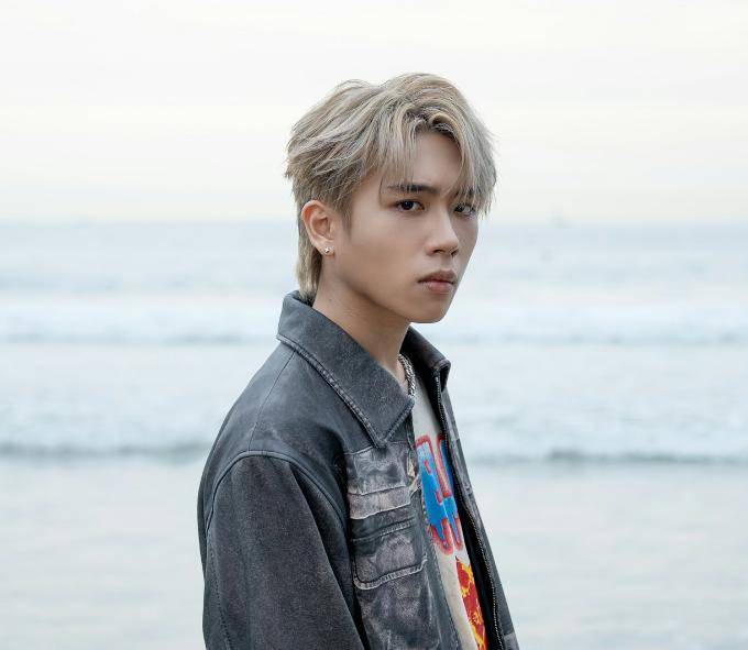 19岁香港男星涉嫌犯罪被开除，本人现身法院受审，经纪人发声回应