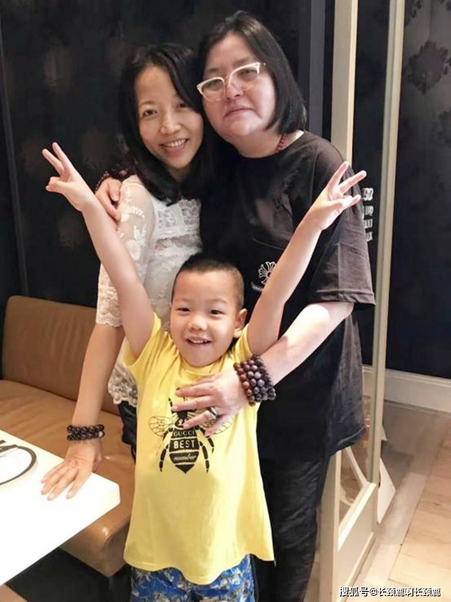 香港经纪人邱黎宽被闺蜜儿子控诉侵占遗产，此前深陷赌场欠债非议