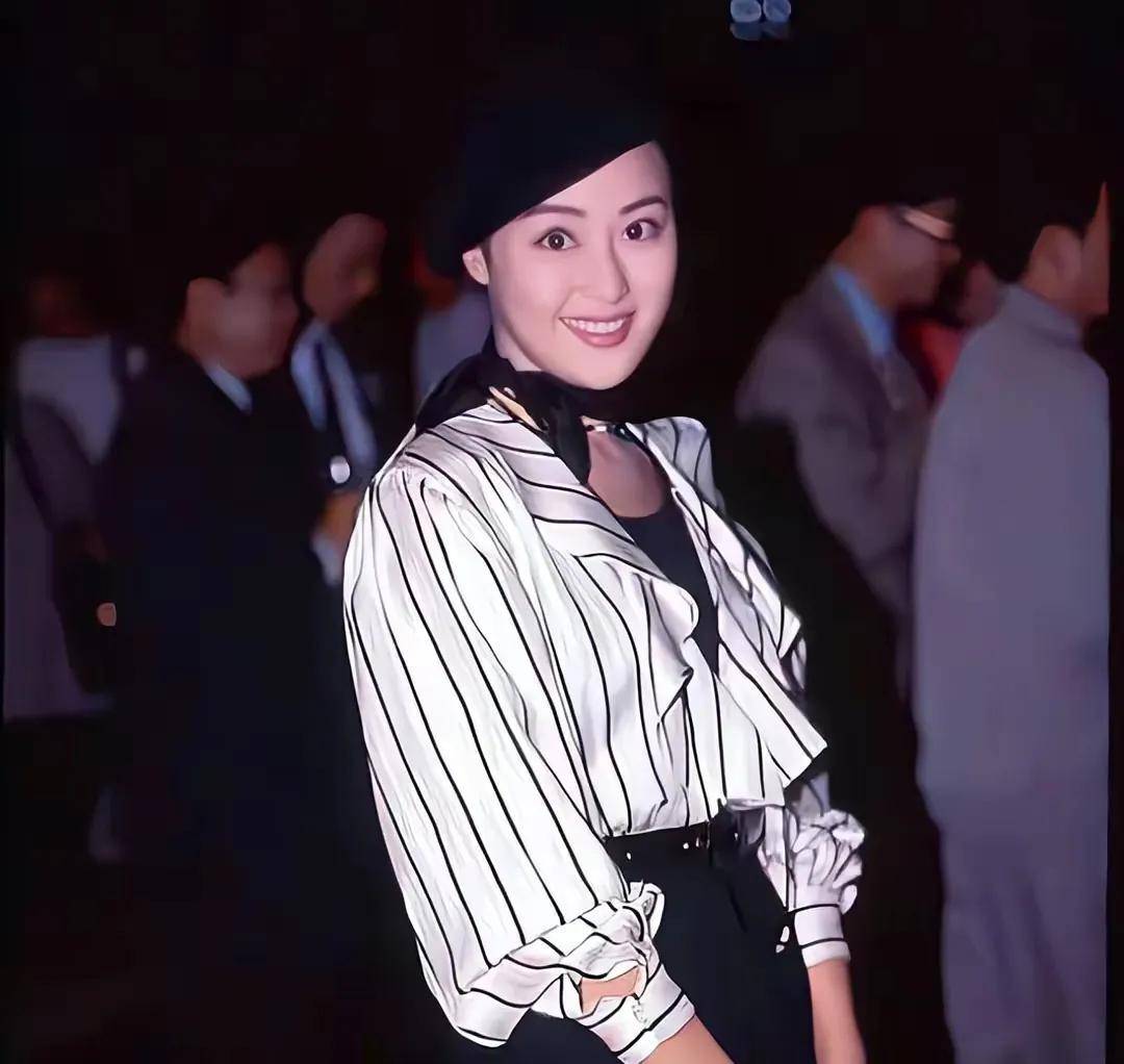 林珊珊：金牌DJ、软硬天师胞姐、郑伊健经纪人，嫁香港飞人事业强