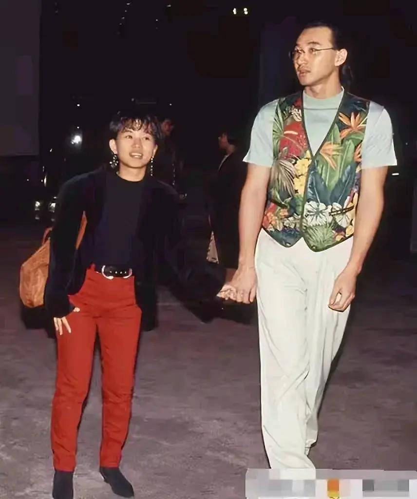 林珊珊：金牌DJ、软硬天师胞姐、郑伊健经纪人，嫁香港飞人事业强