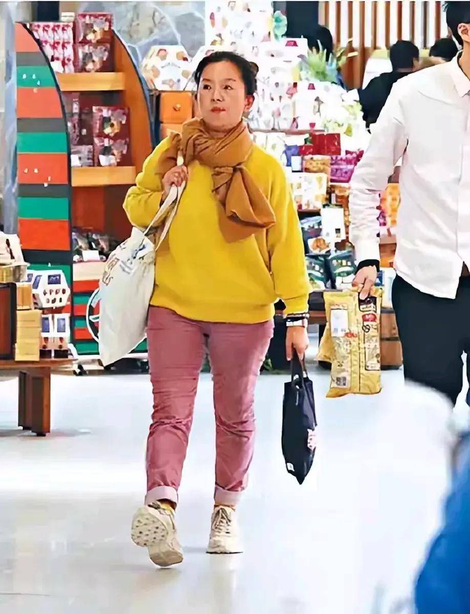 林珊珊：金牌DJ、软硬天师胞姐、郑伊健经纪人，嫁香港飞人事业强