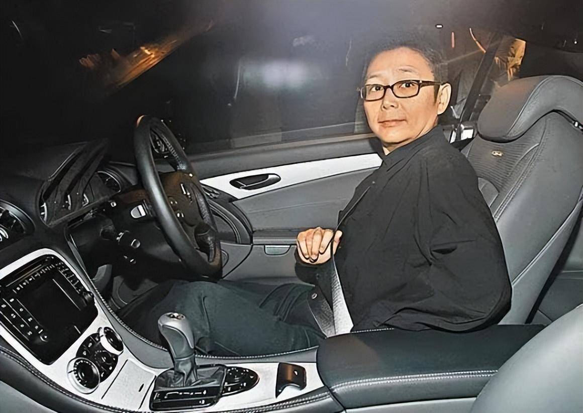 林珊珊：金牌DJ、软硬天师胞姐、郑伊健经纪人，嫁香港飞人事业强