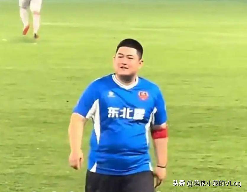 赵本山儿子赵大牛踢球，母亲马丽娟的豪气一幕成焦点！