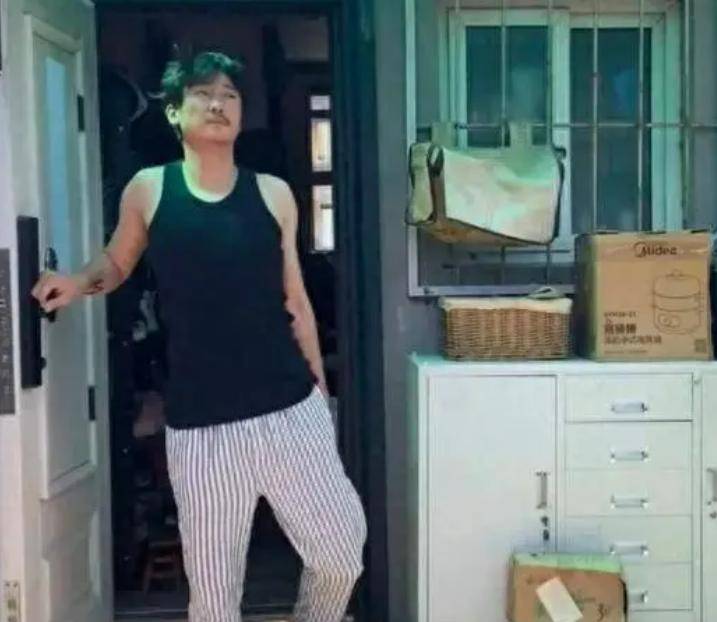 37岁男演员现状：曾搭档孙俪霍建华，住北京四合院却不能上厕所！