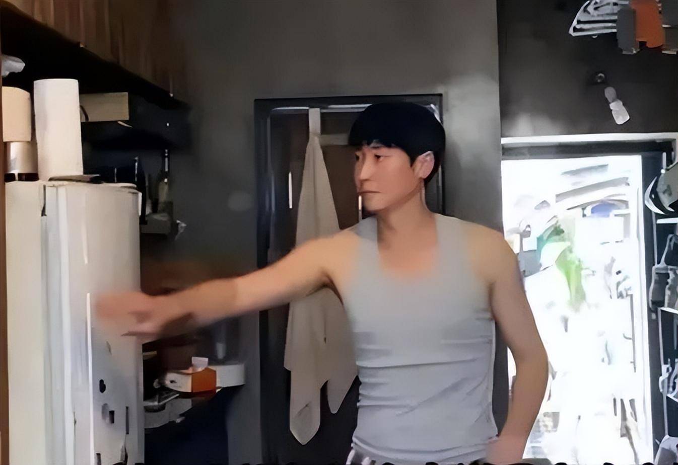 37岁男演员现状：曾搭档孙俪霍建华，住北京四合院却不能上厕所！