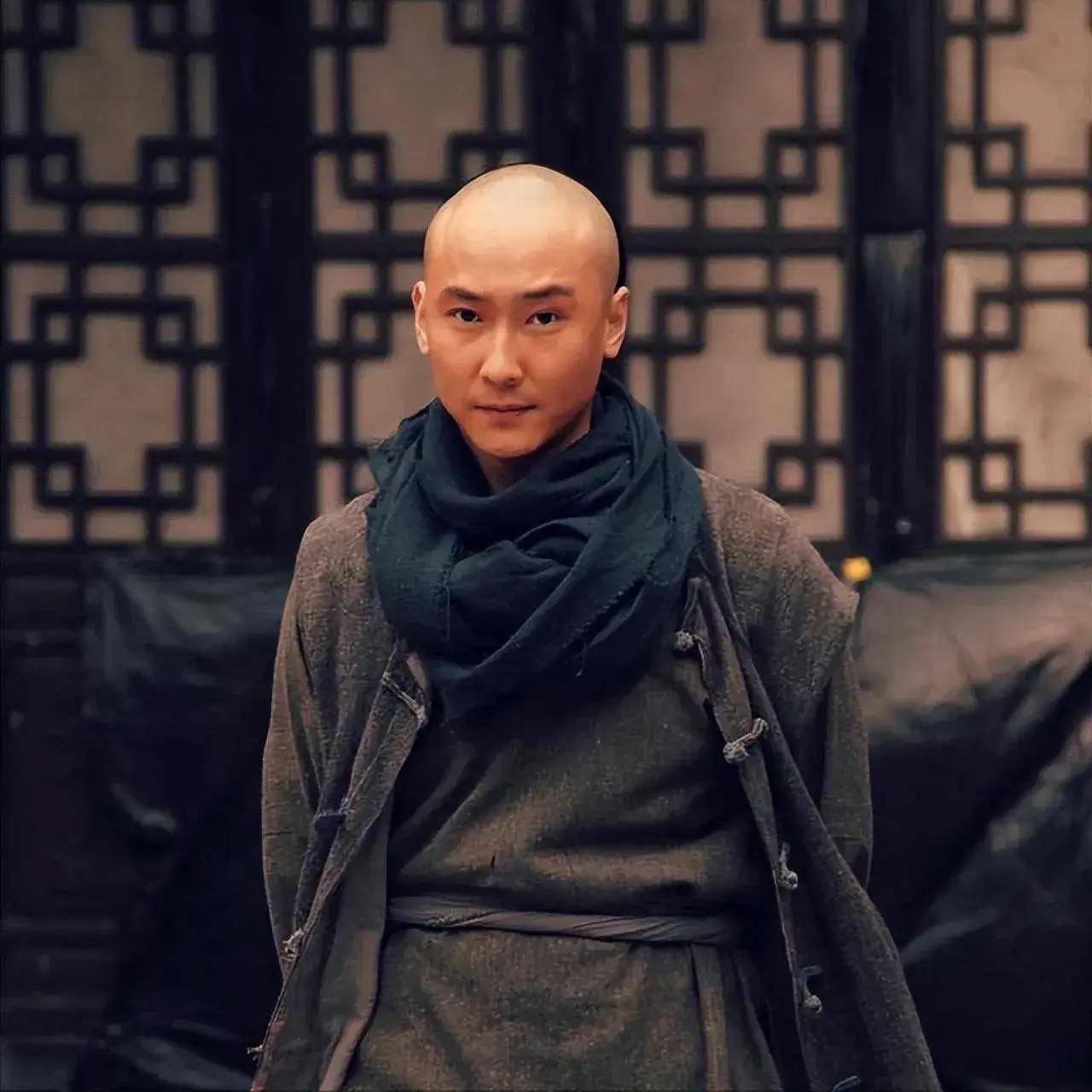 37岁男演员现状：曾搭档孙俪霍建华，住北京四合院却不能上厕所！