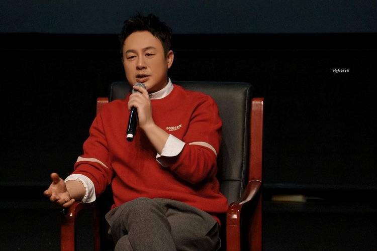 37岁男演员现状：曾搭档孙俪霍建华，住北京四合院却不能上厕所！